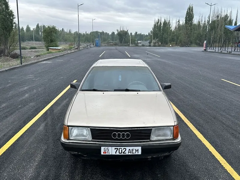 Audi 100