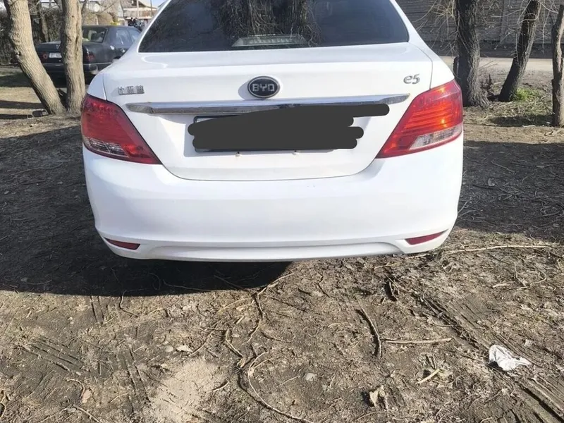 BYD E5