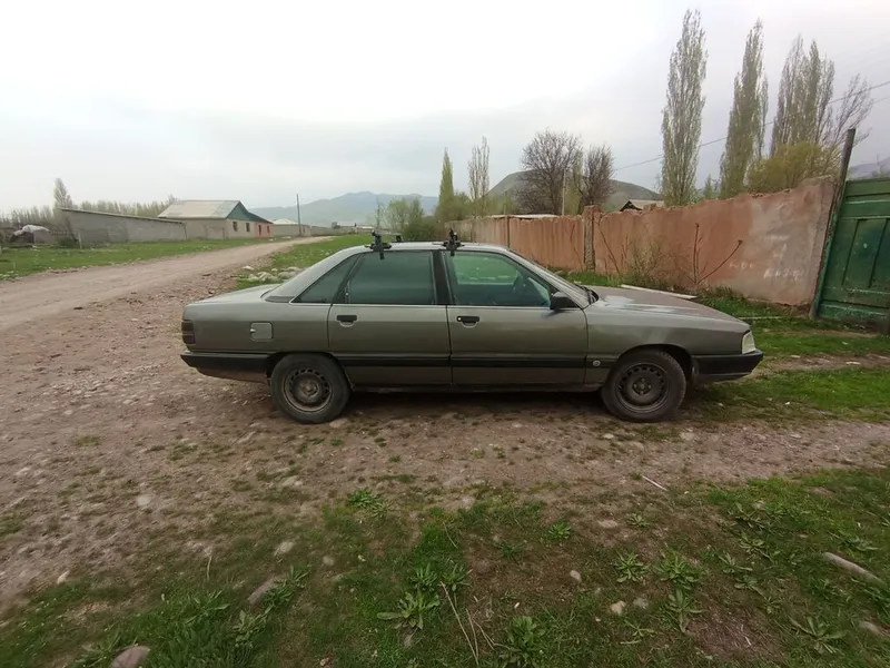 Audi 100
