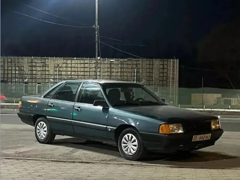 Audi 100