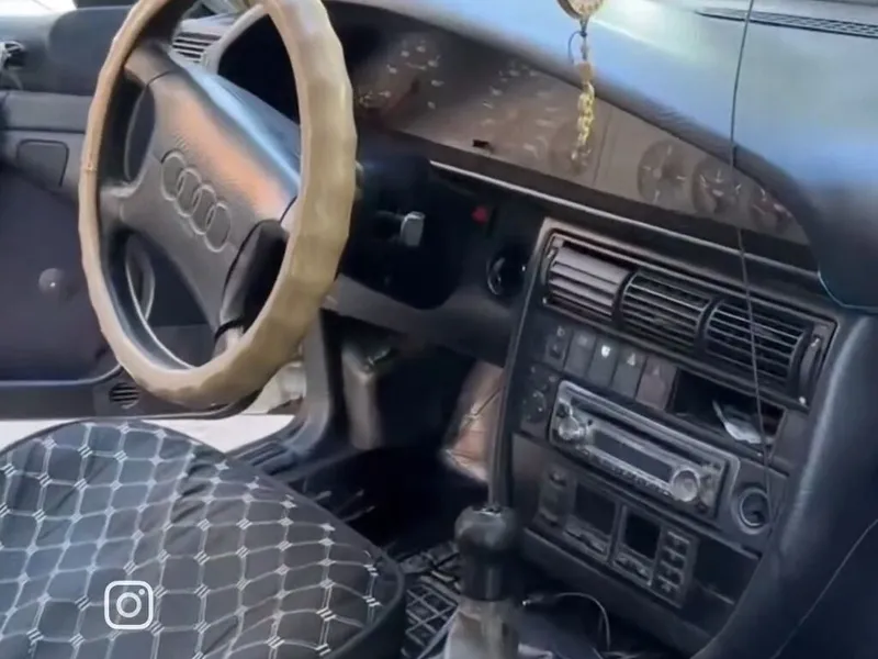 Audi 100