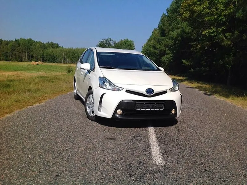 Toyota Prius v (+)