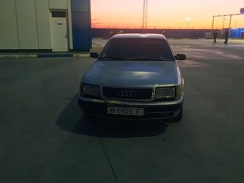 Audi 100