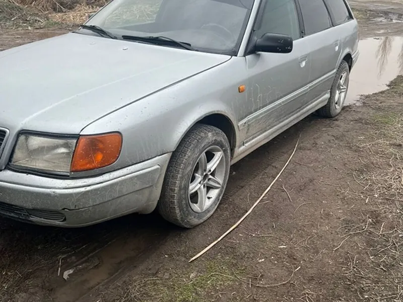 Audi 100