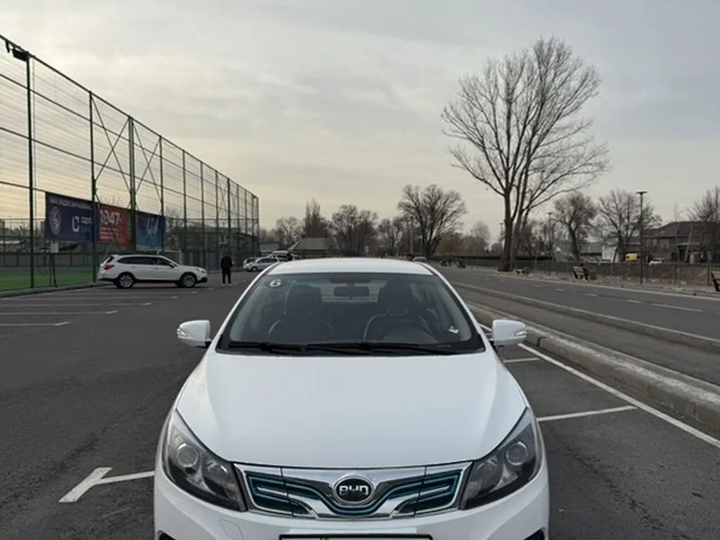 BYD E5