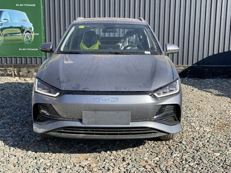 BYD E2