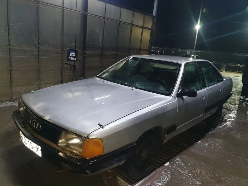 Audi 100