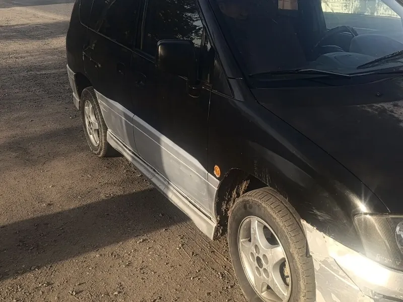 Mitsubishi Space Runner