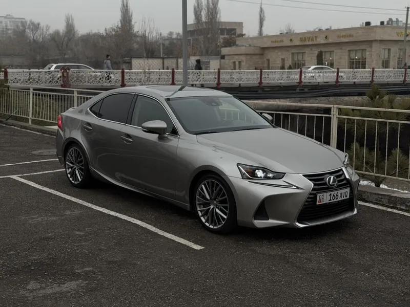 Lexus IS