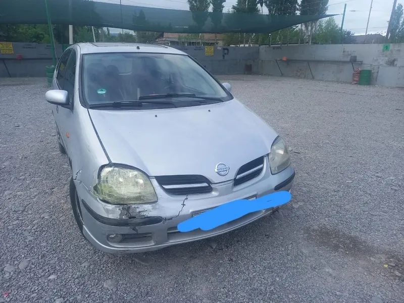 Nissan Almera Tino