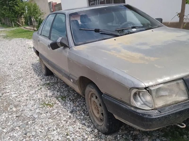Audi 100
