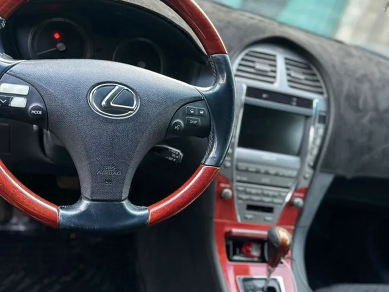 Lexus ES