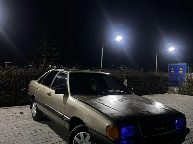 Audi 100
