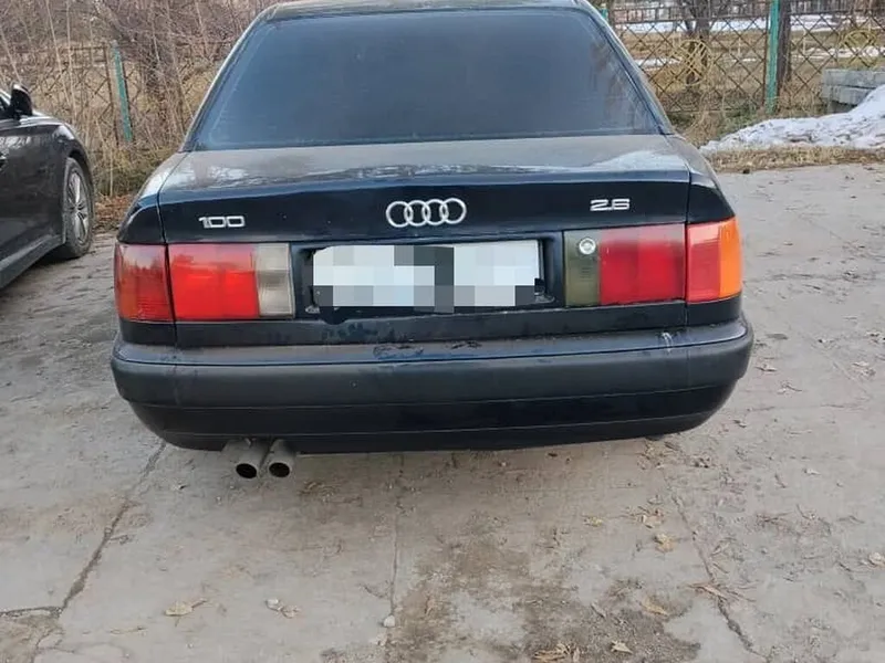 Audi 100