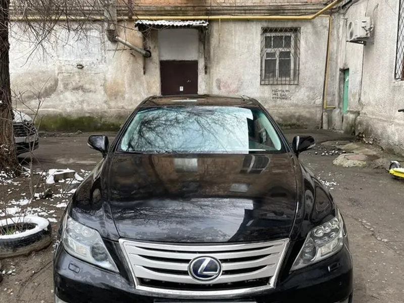 Lexus LS
