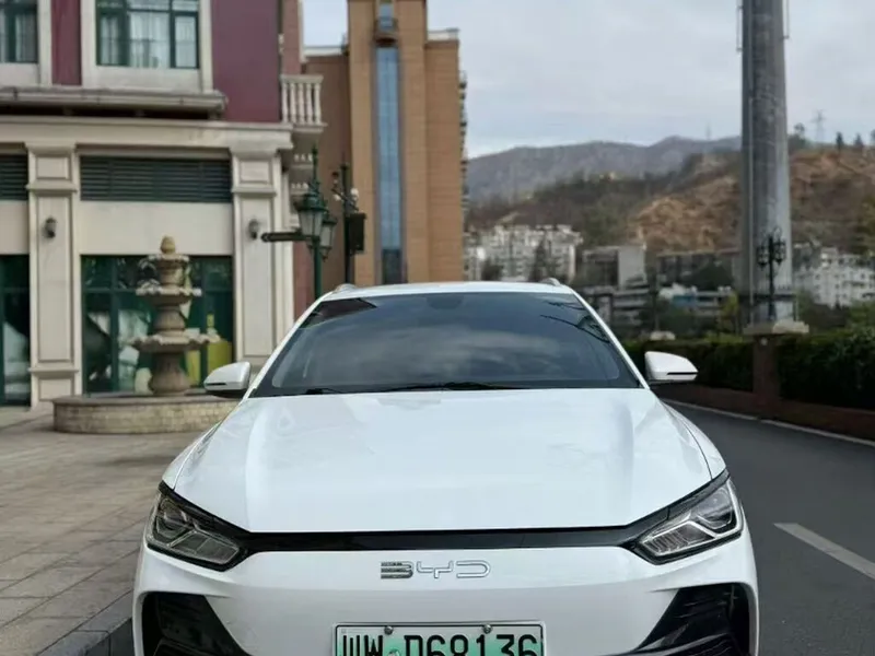 BYD E2