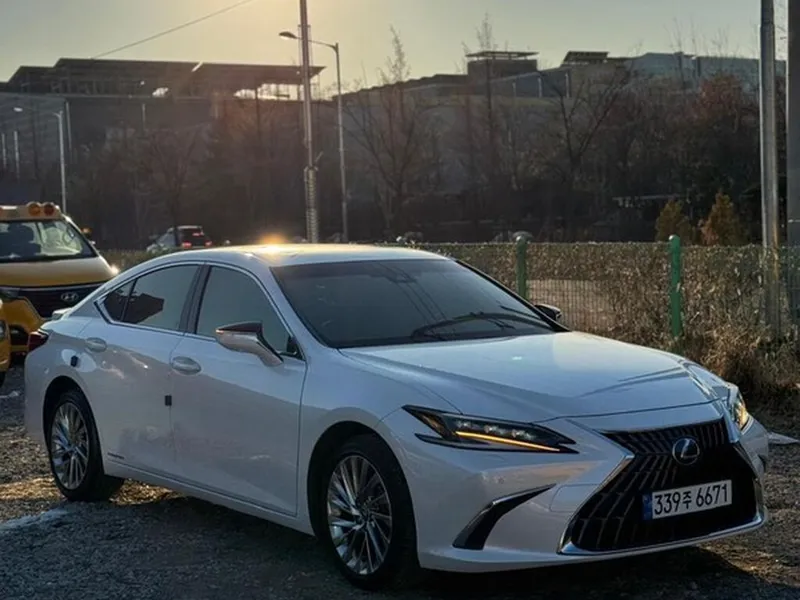 Lexus ES