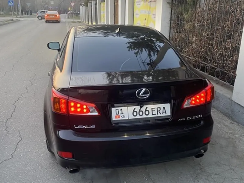 Lexus IS