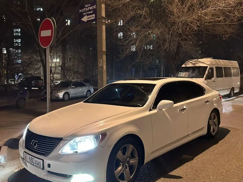 Lexus LS