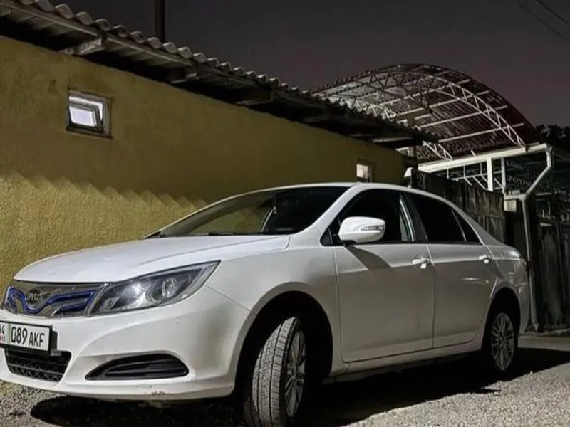 BYD E5