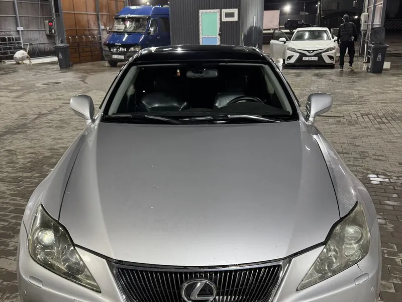 Lexus IS