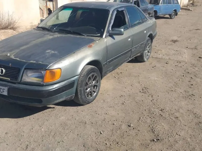 Audi 100