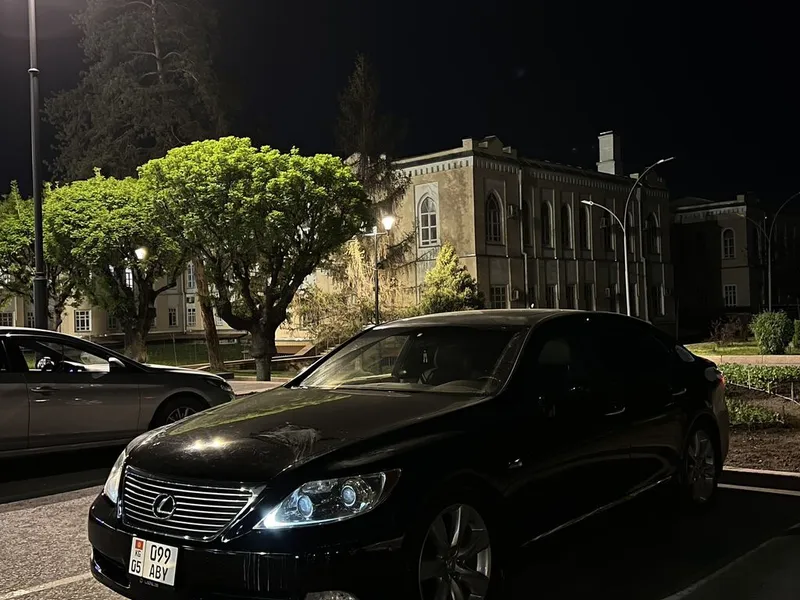 Lexus LS
