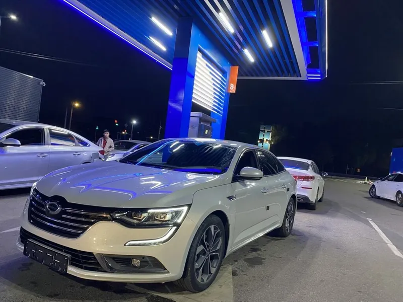 Renault SM6