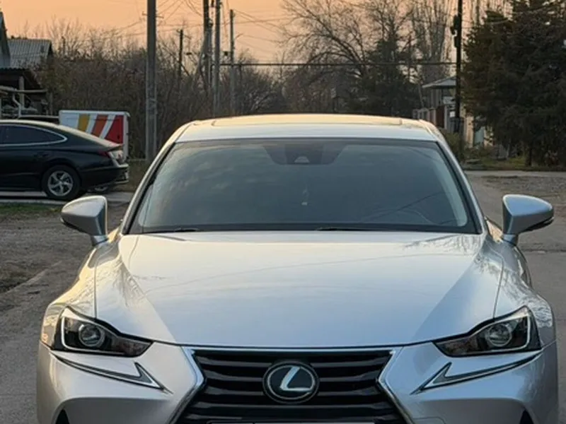 Lexus IS