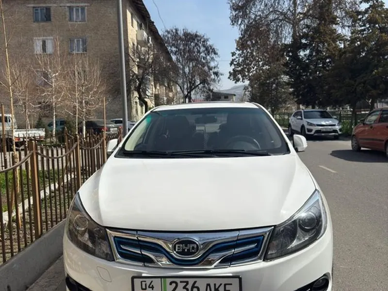 BYD E5