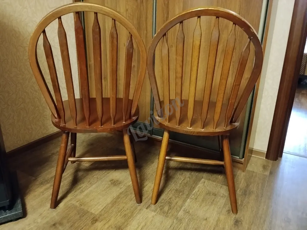 Стулья кухонные деревянные 2шт + стол