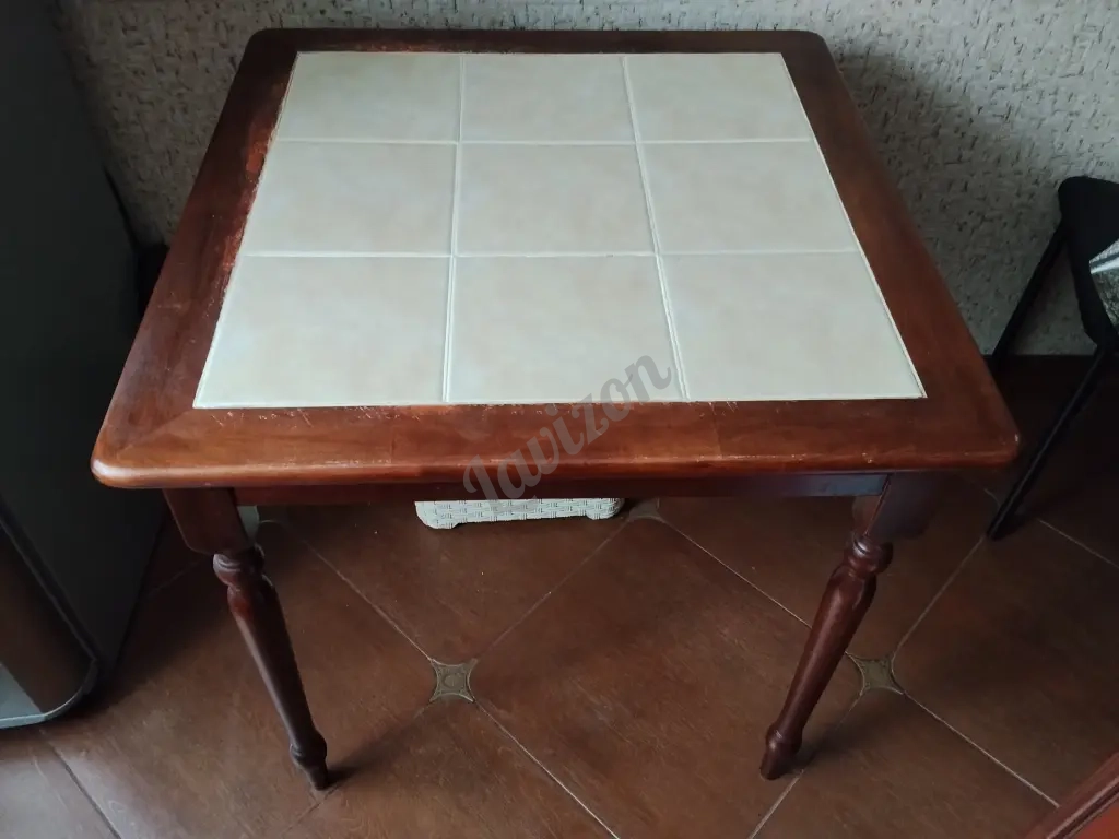 Стулья кухонные деревянные 2шт + стол