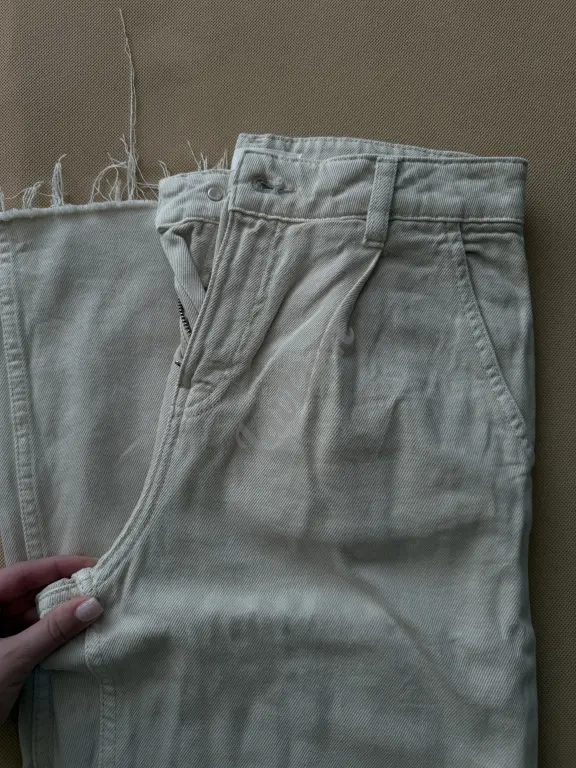 Джинсы MANGO молочные и черные