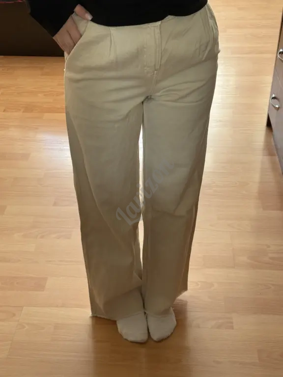 Джинсы MANGO молочные и черные