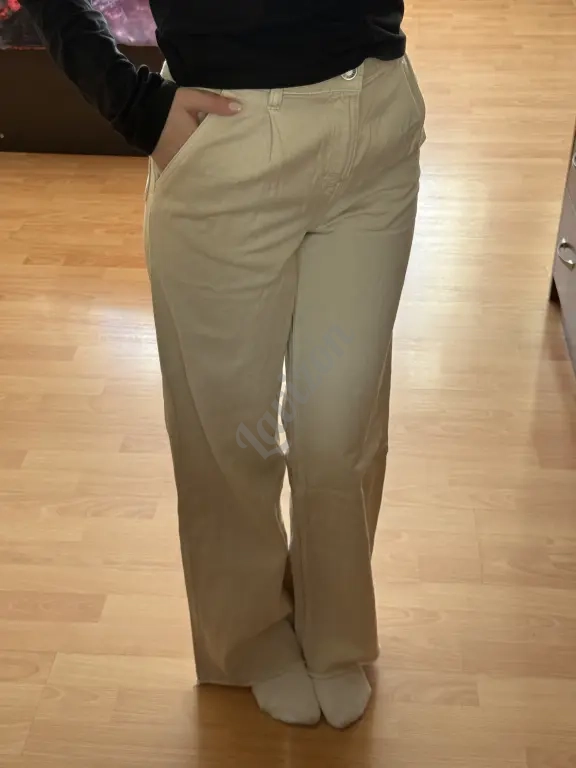 Джинсы MANGO молочные и черные