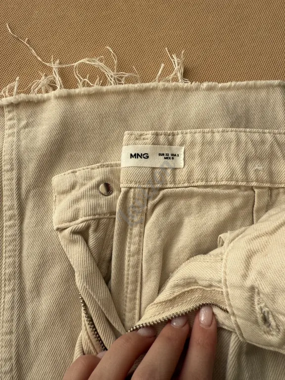 Джинсы MANGO молочные и черные