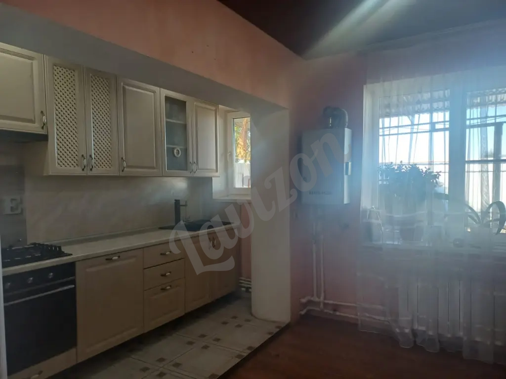 Продаётся кирпичный двухэтажный дом в посёлке Пятигорский, город Пятигорск