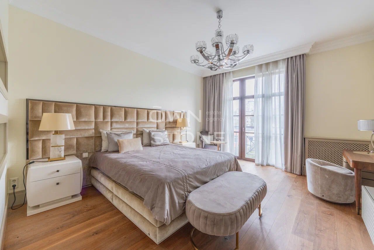 4-комнатная, 180 м² — 1 100 000 ₽