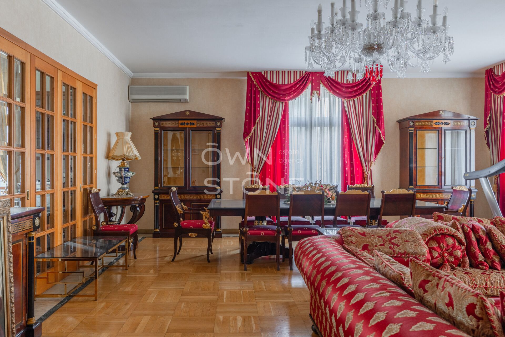 4-комнатная, 260 м² — 460 000 ₽