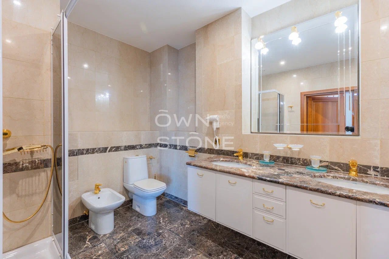 3-комнатная, 173 м² — 450 000 ₽