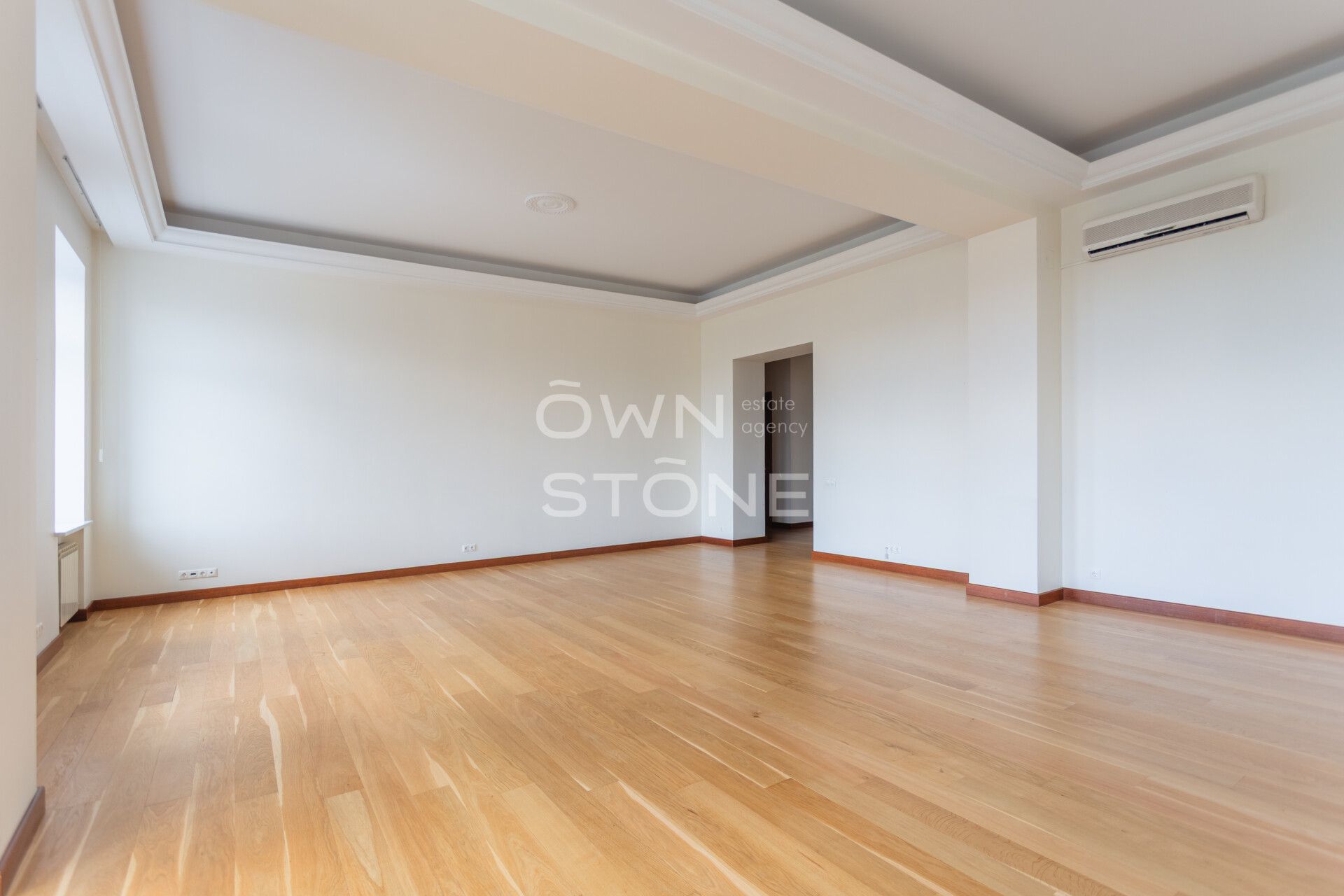 5-комнатная, 220 м² — 450 000 ₽