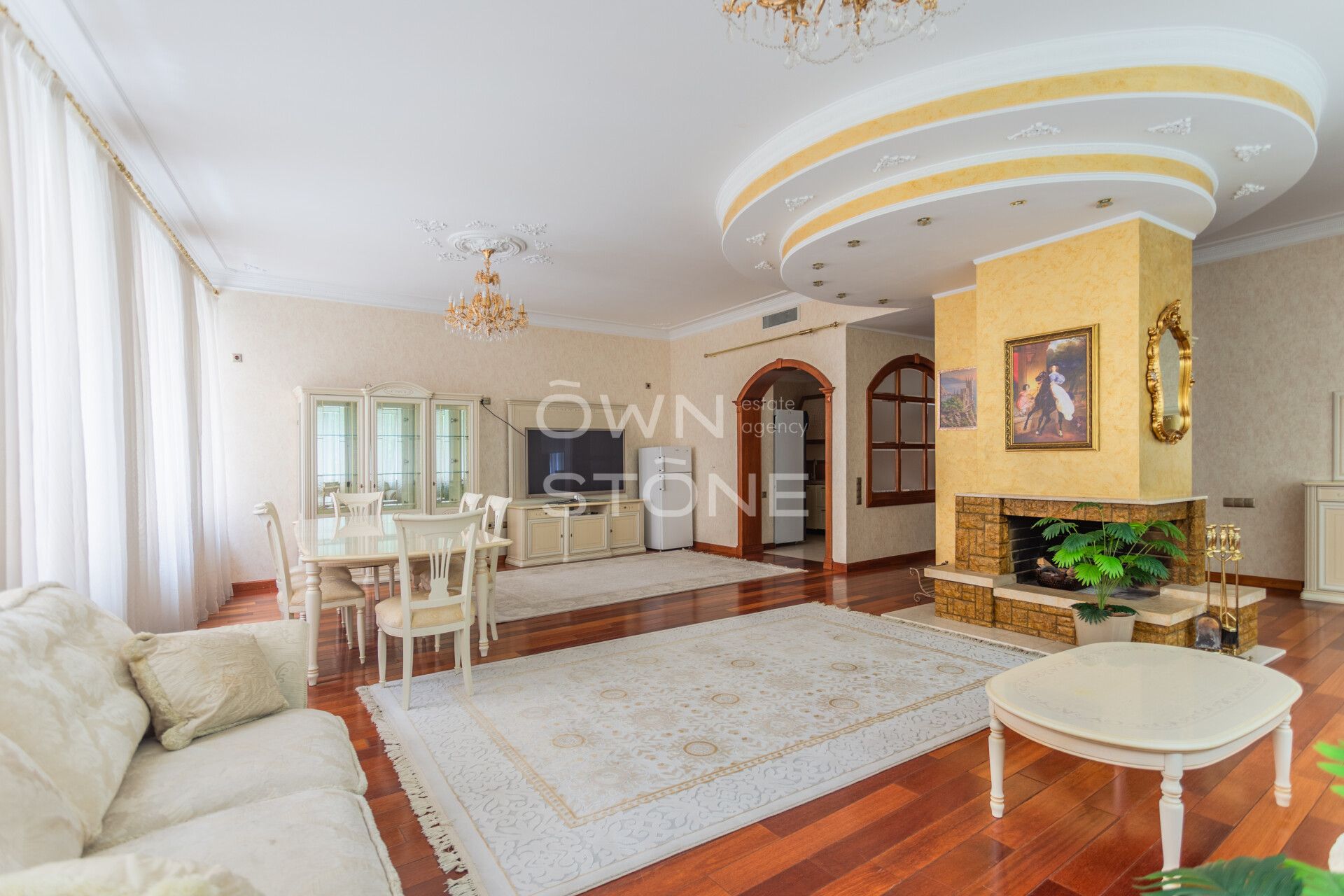 4-комнатная, 190 м² — 450 000 ₽