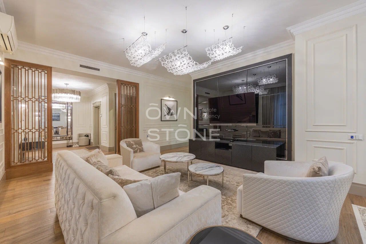 4-комнатная, 180 м² — 1 100 000 ₽