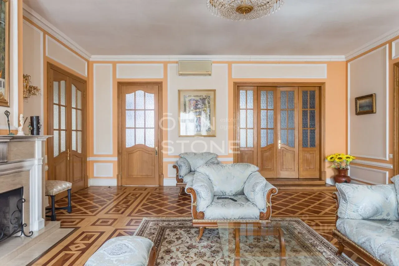 4-комн. квартира, 160 м²