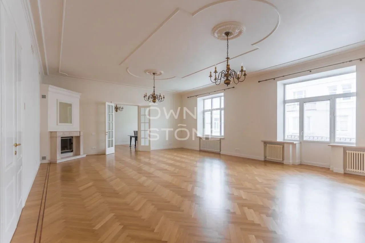 6-комн. квартира, 335 м²