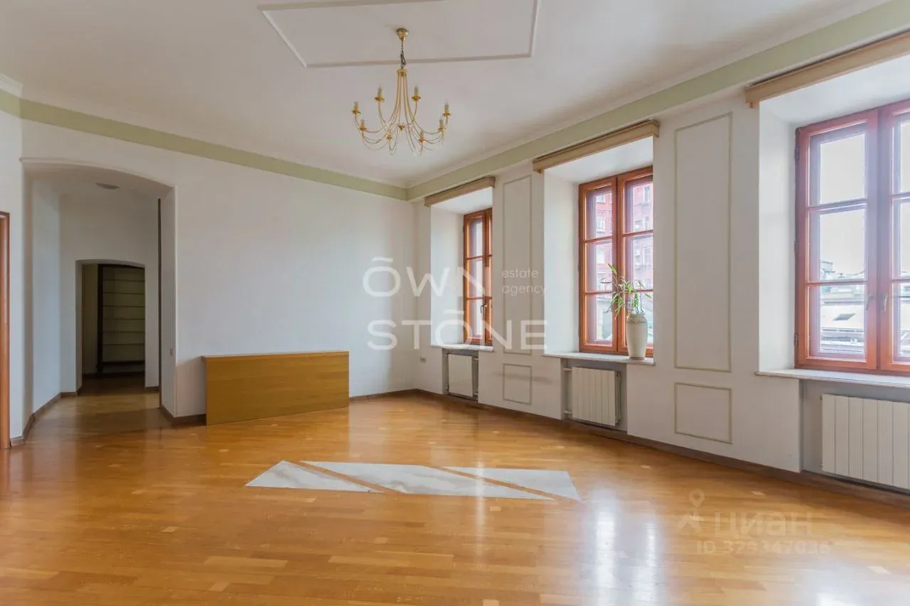 Продается многокомнатная квартира, 140 м²