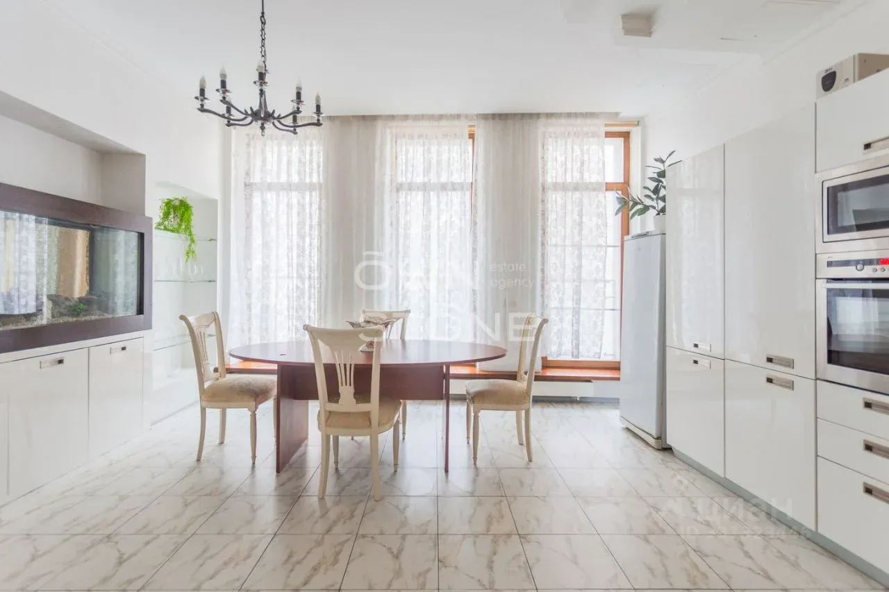 4-комн. квартира, 188 м²
