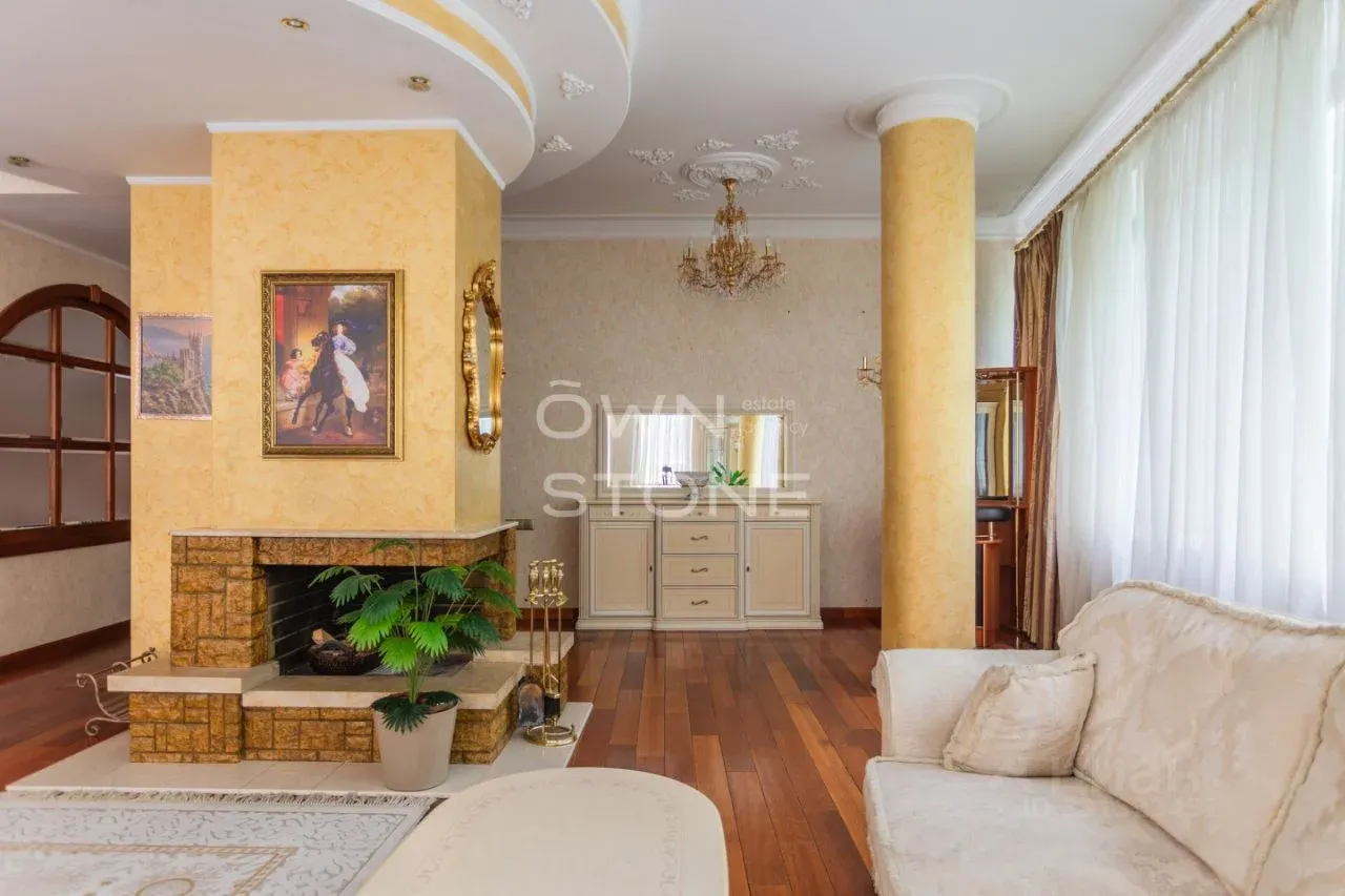 4-комн. квартира, 190 м²