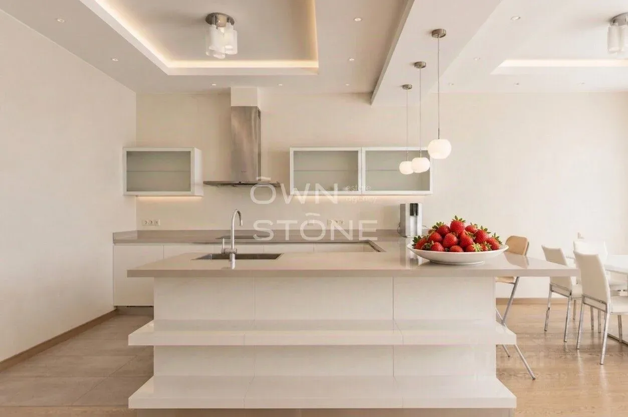3-комн. квартира, 132.2 м²