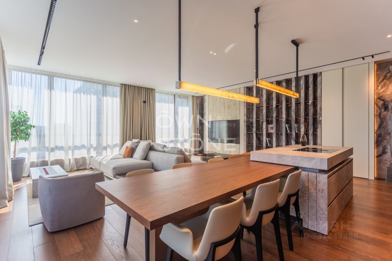 5-комн. квартира, 200 м²